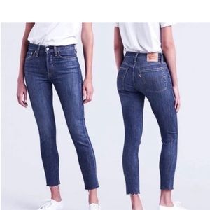 🥶Levi’s wedgie skinny jeans🥶
